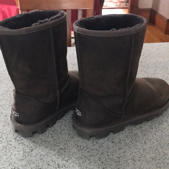 Dark brown leather/suede UGG boots, short - Picture 2 of 11